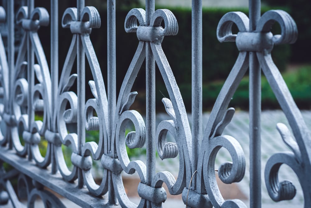 The Best Way To Paint Wrought Iron, What Is The Best Paint For Wrought Iron Furniture